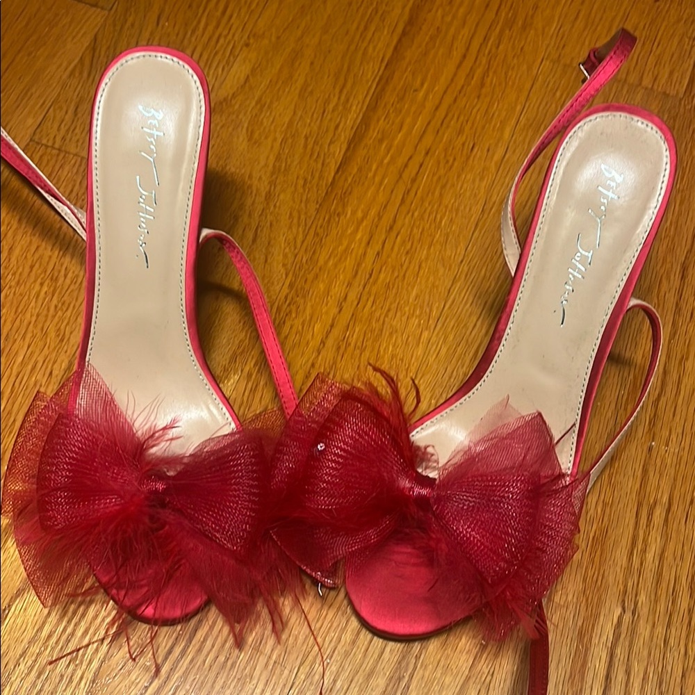 Elegant Red Heels with Bow by Betsey Johnson great condition!